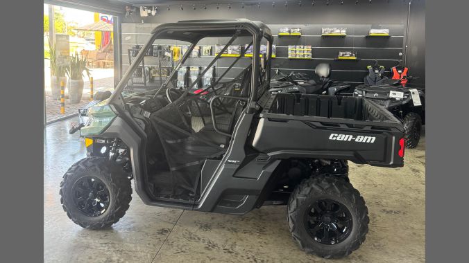 02 Can Am Defender DPS HD7 2025